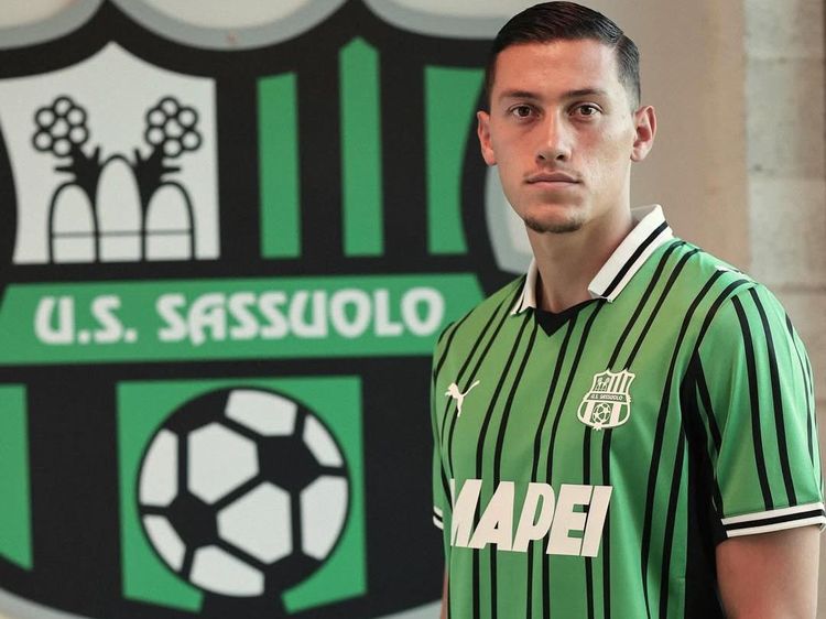 Galeri Foto Jay Idzes Berseragam Sassuolo