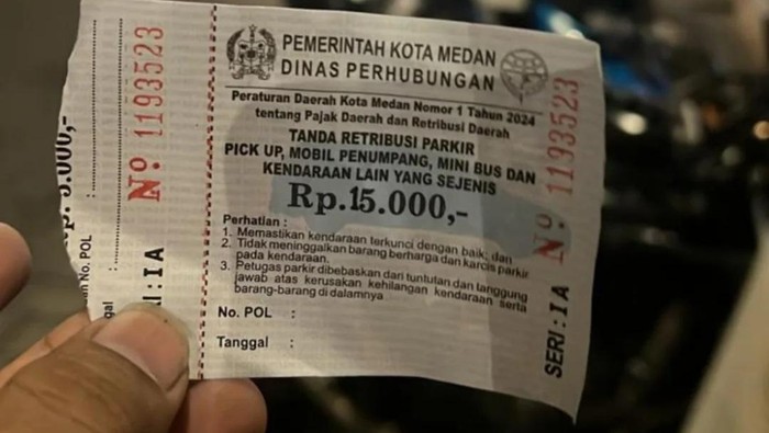 Karcis parkir di Medan senilai Rp 15.000 yang viral di media sosial. (Istimewa)