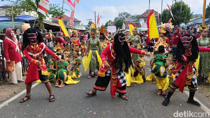 Karnaval di Lumajang jelang HUT ke-80 RI