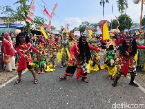 Video: Karnaval Seni Budaya Meriahkan HUT Ke-80 RI di Lumajang