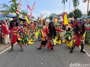 Semarak Karnaval Seni dan Budaya Meriahkan HUT ke-80 RI di Lumajang
