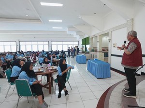 Momen Hangat Menkeu-Mensos Makan Siang Bareng dengan Siswa Sekolah Rakyat