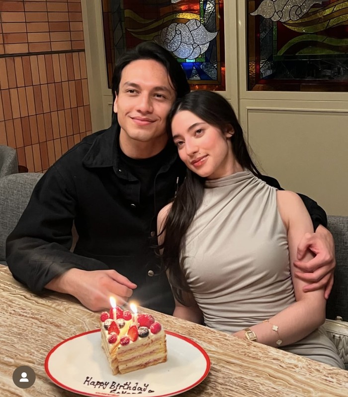 Keseruan Jefri Nichol Makan Scrambled Egg hingga Ngemil Roti Italia Keseruan Jefri Nichol Makan Scrambled Egg hingga Ngemil Roti Italia