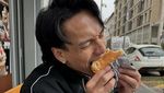 Potret Jefri Nichol Makan Scrambled Egg hingga Ngemil Roti di Italia