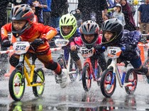 Keseruan Anak-anak Ikut Lomba Sepeda Dorong di Balikpapan