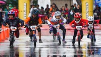 Kompetisi itu digelar untuk menumbuhkan sportivitas dan kecintaan pada olahraga sejak dini, sekaligus menjaring bibit muda berbakat di bidang balap sepeda.  ANTARA FOTO/ADITYA NUGROHO