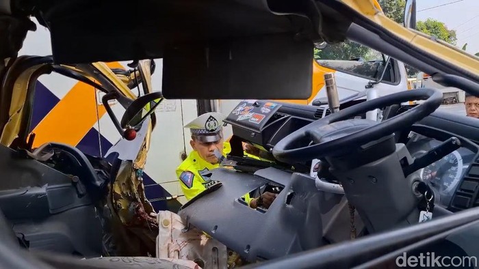 Jabar Hari Ini: Kecelakaan Maut di Tol Cipularang