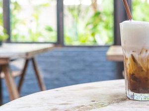 Kopi Susu Campur Santan Lagi Tren, Amankah untuk Kesehatan?