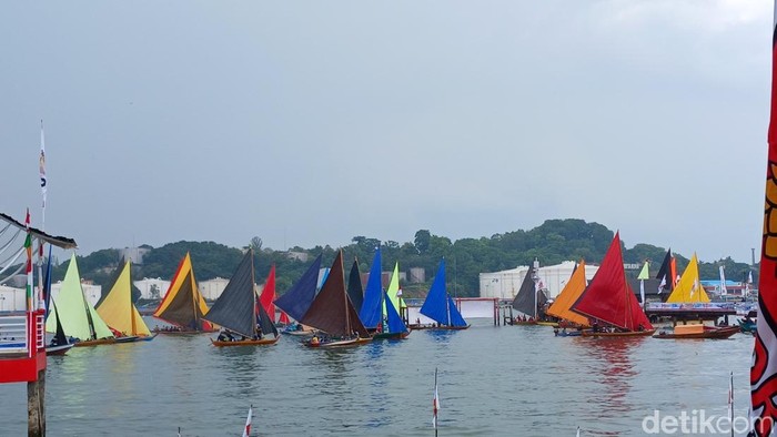 Lomba perahu layar, speed sport, dan ketinting sport di gelar di pulau Belakang Padang, Batam dalam rangka memperingati HUT RI ke-80.(Alamudin Hamapu/detikSumut)