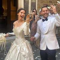 Aktris dan penyanyi Millane Fernandez akhirnya resmi menjadi istri Max Kordek. Mereka melangsungkan pernikahan di gereja Chiesa dei Santi Apostoli, Florence, Italia, pada Jumat (8/8/2025). (Foto: Instagram/@juliapavlovska)