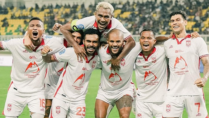 Malut United melewati pekan perdana Super League 2025/2026 dengan mulus usai mempermalukan tuan rumah Dewa United dengan skor 3-1.