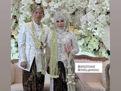 8 Foto Anniversary Melly Goeslaw-Anto Hoed, Mewah Bak Pesta Pernikahan