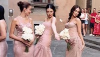 Luna Maya dan Raline Shah menjadi salah satu bridesmaid Millane Fernandez. Sebelum honeymoon jadi bridesmaid dulu! Merayakan hari bahagianya Millane di Florence, tulis Luna Maya di akun TikTok pribadinya. Foto: dok. Instagram Story @lunamaya