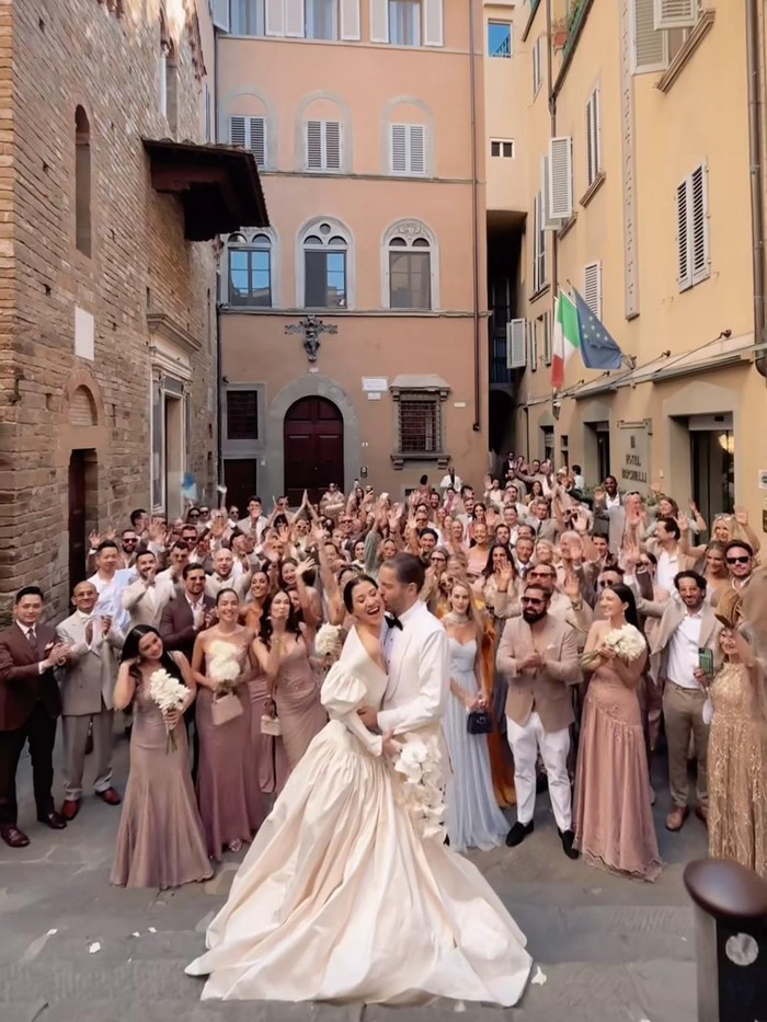 Millane Fernandez Millane Fernandez menikah dengan Max Kordek di Italia.