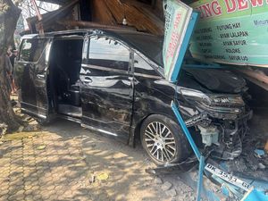 Dua Mobil Berserempet Picu Kecelakaan Beruntun di Mengwi, Satu Korban Luka