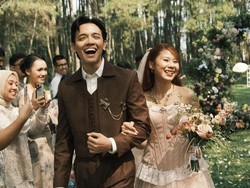 8 Foto Resepsi Pernikahan Nadin Amizah, Digelar Outdoor Bak di Negeri Dongeng