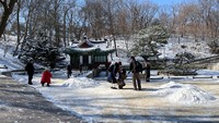 Taman rahasia ini adalah bagian dari istana Changdeokgung di Seol. Istana ini dibangun pada 1405 sebagai istana kedua setelah Gyeongbokgung. Awalnya berfungsi sebagai kediaman raja dan permaisuri. Hingga kemudian Gyeongbokgung terbakar habis saat invasi Jepang pada akhir abad ke-16. Setelah itu Changdeokgung menjadi istana utama selama hampir 270 tahun. (Getty Images/july7th)