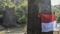 Selain itu, sekaligus mengenang jasa pahlawan yang menghadang penjajah pada Agresi Militer Belanda I, 7 Agustus 1947 di jembatan tersebut. ANTARA FOTO/ADENG BUSTOMI