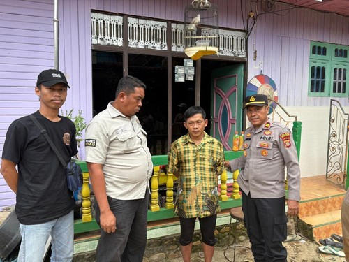 Pelaku pembunuhan istri dan 2 anak di Berau, JL (baju kuning).
