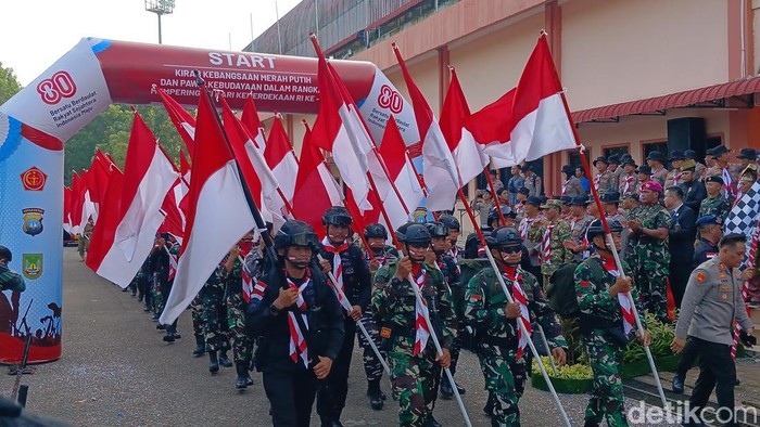 Pelepasan rombongan kirab kebangsaan merah putih di Temenggung Abdul Jamal, Batam. (Foto: Alamudin Hamapu).