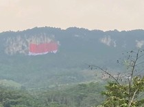 Bendera Merah Putih Raksasa Pecahkan Rekor MURI di Tebing Jeger Bogor