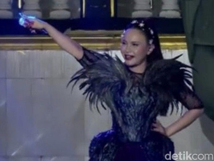 Penampilan Rosaa di Jember Fashion Carnival