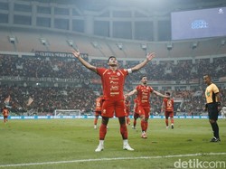 Berada di depan kotak penalti, Allano tanpa kawalan dengan mudah melepaskan sepakan keras ke pojok kanan atas gawang. Skor 4-0 bertahan hingga laga usai.