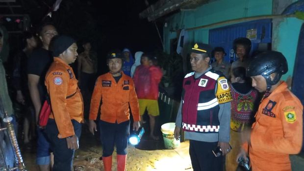 Polres Bogor Bantu Warga Terdampak Banjir