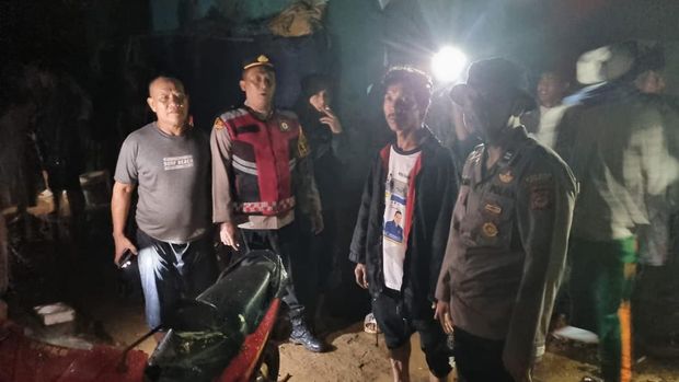 Polres Bogor Bantu Warga Terdampak Banjir