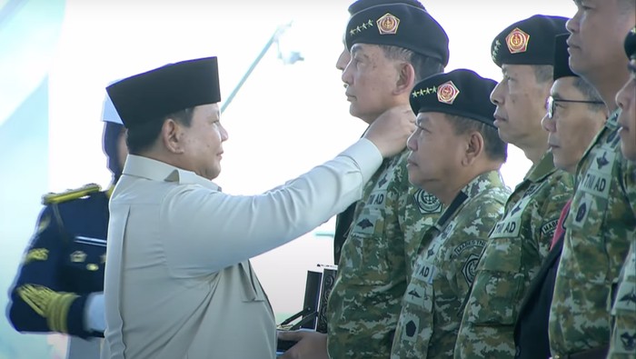 Prabowo Anugerahkan Pangkat Jenderal Kehormatan