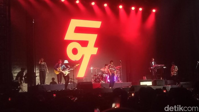 Rendezvous 2025 Ditutup Meriah oleh Sheila On 7!