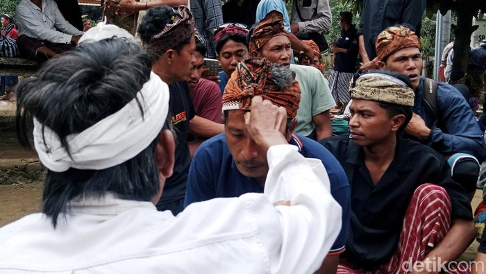 Ritual Ngasuh Gunung di Lombok Timur, NTB.
