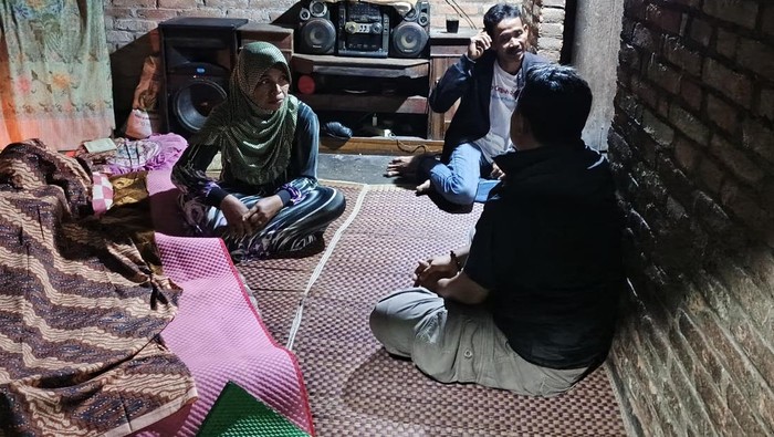Saat korban dibawa ke rumah duka
