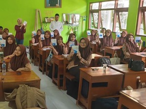 Pelajar di RI Wajib Melek Finansial, Menabung Jadi Caranya
