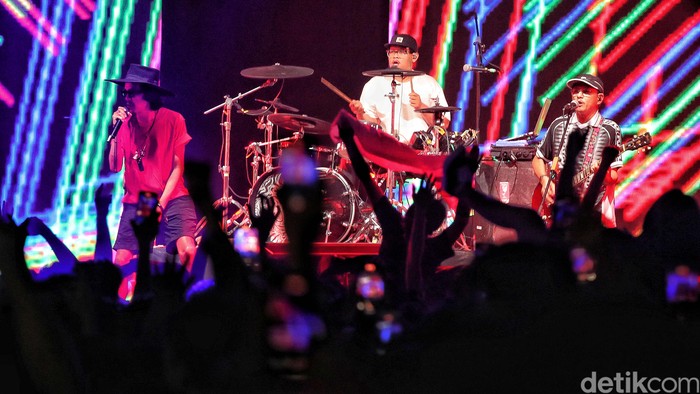 Band The Adams tampil dalam acara The Sound Project 8 di Ecovention Ancol, Jakarta Utara, Jumat (8/8/2025) malam.