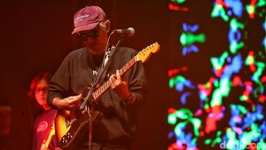 Penampilan The Adams bukan sekadar suguhan musik, tetapi juga menjadi pengingat tentang dedikasi, persahabatan, dan kekuatan komunitas musik indie. 