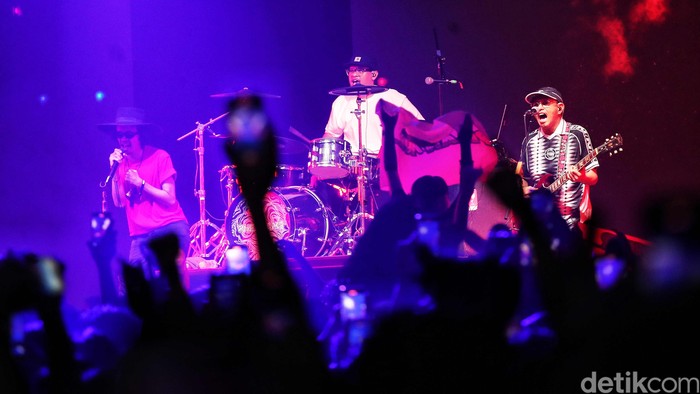 Band The Adams tampil dalam acara The Sound Project 8 di Ecovention Ancol, Jakarta Utara, Jumat (8/8/2025) malam.