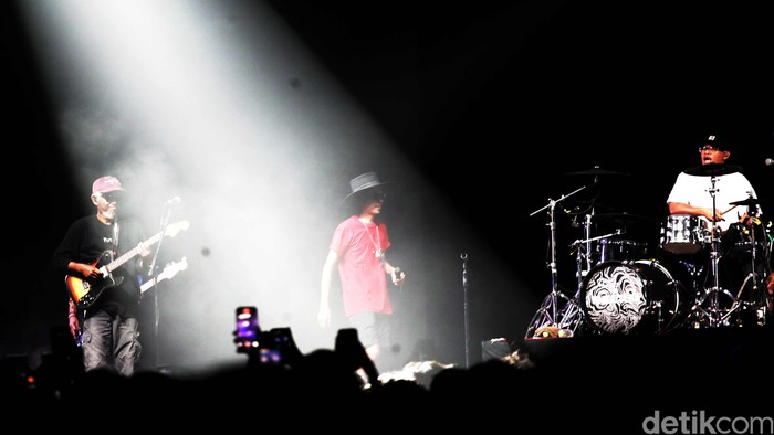 Band The Adams tampil dalam acara The Sound Project 8 di Ecovention Ancol, Jakarta Utara, Jumat (8/8/2025) malam.