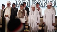 Dalam kesempatan ini selain zikir dan sholawat diadakan juga ikrar Bela Negara.