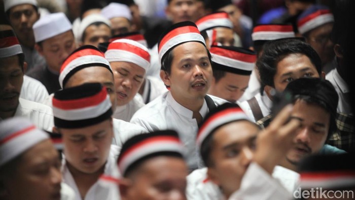Pengurus Besar (PB) Jamiyah Ahlith Thariqah Al Mutabaroh Ahlussunnah Wal Jamaah (Jatma Aswaja) menggelar Zikir Kebangsaan dan Ikrar Bela Negara di Masjid Istiqlal, Jakarta, Minggu (10/8/2025) malam.