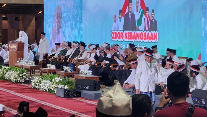 Acara zikir kebangsaan digelar di Istiqlal, Minggu (10/8). (Adrial Akbar/detikcom)