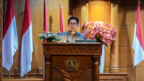 Bupati Badung I Wayan Adi Arnawa menghadiri Rapat Paripurna di Ruang Sidang Utama Gosana Kantor DPRD Badung, Senin (11/8/2025).