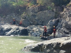 Pemuda Asal Makassar Hilang Terbawa Arus di Air Terjun Mangampa Maros