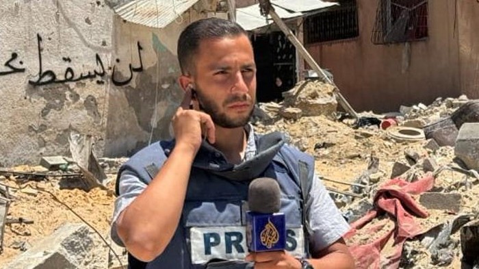 Jurnalis Al Jazeera Anas al-Sharif di Gaza. Tewas 10 Agustus 2025 dalam serangan Israel di Gaza.