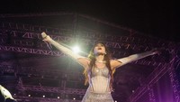Ayu Ting Ting sukses menggelar konser bertajuk Dangdut Dangdutan di Depok, Jawa Barat. Konsernya tampak gemerlap dengan rangkaian acara yang meriah. Foto: Instagram/@ayutingting92