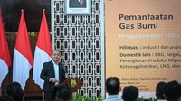 Ia mengungkapkan, realisasi investasi di sektor ESDM selama enam bulan pertama tahun ini mencapai 13,9 miliar dolar AS atau setara Rp225,8 triliun. Selain itu, penerimaan negara bukan pajak (PNBP) dari sektor ESDM telah menembus Rp138,8 triliun, setara 54,5 persen dari target tahunan. Foto: ANTARA FOTO/Fauzan