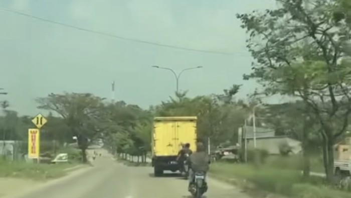 Bajing loncat di JLS Cilegon (dok tangkapan layar)