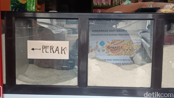Beras di Warung Madura