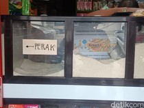 Isi Dompet Menipis, Warga Serbu Beras Murah di Warung Madura