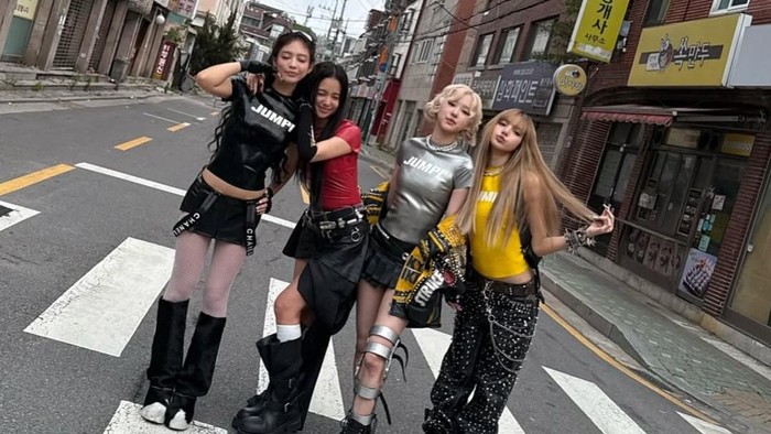 BLACKPINK BLACKPINK berpose di sela-sela tur dunia DEADLINE.
